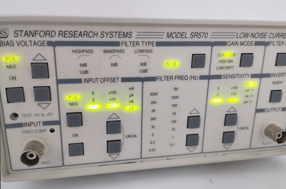 校正済み】SR570 ローノイズ前置電流増幅器 Stanford Research Systems